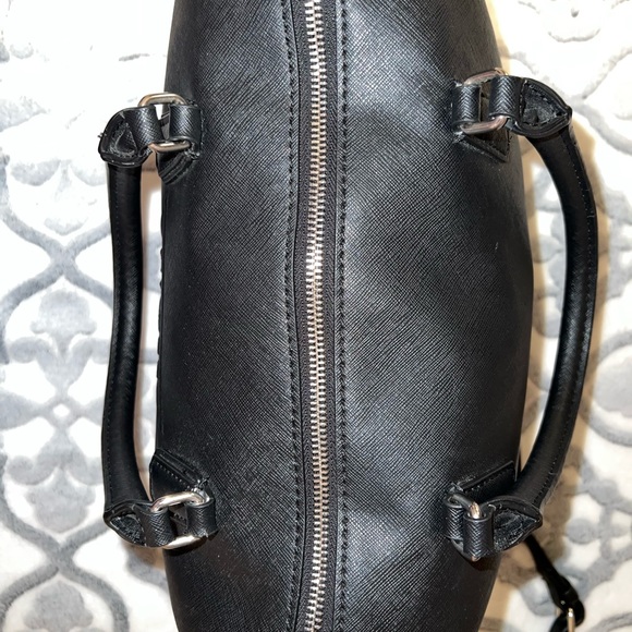Guess barrel bag - Picture 9 of 14